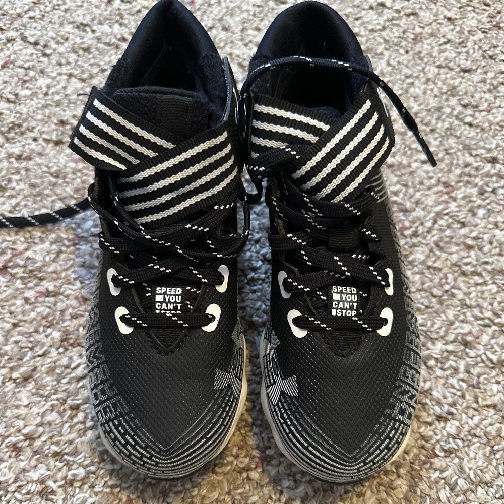 Youth football cleats size 2Y